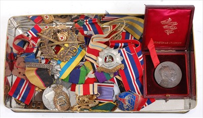 Lot 128 - A collection of medals, badges and ribbons to include