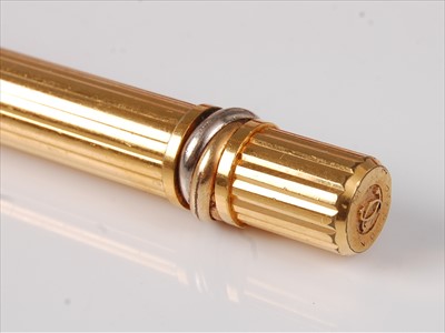 Lot 2290 - A Must de Cartier gilt metal stylo pen, the...