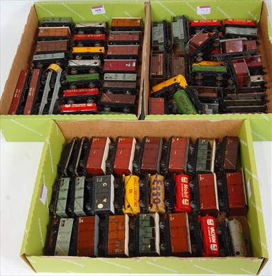 Lot 668 - Approx 75 Hornby Dublo D1 wagons, all with...