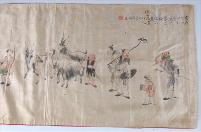 Lot 2356 - A Chinese painted silk story handscroll /...