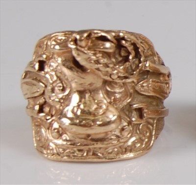 Lot 2167 - A heavy gent's 9ct gold saddle ring, in the...