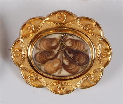 Lot 2166 - A Victorian yellow metal mourning brooch,...