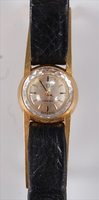 Lot 2245 - A lady's Omega 18ct gold cased cocktail watch,...