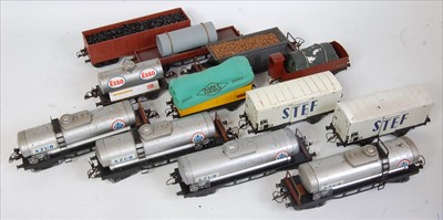 Lot 358 - French Hornby goods/tank wagons: SNCF...