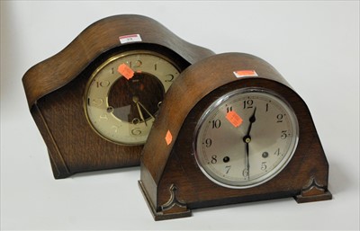 Lot 39 - A 1950s Smiths oak cased mantel clock, the...