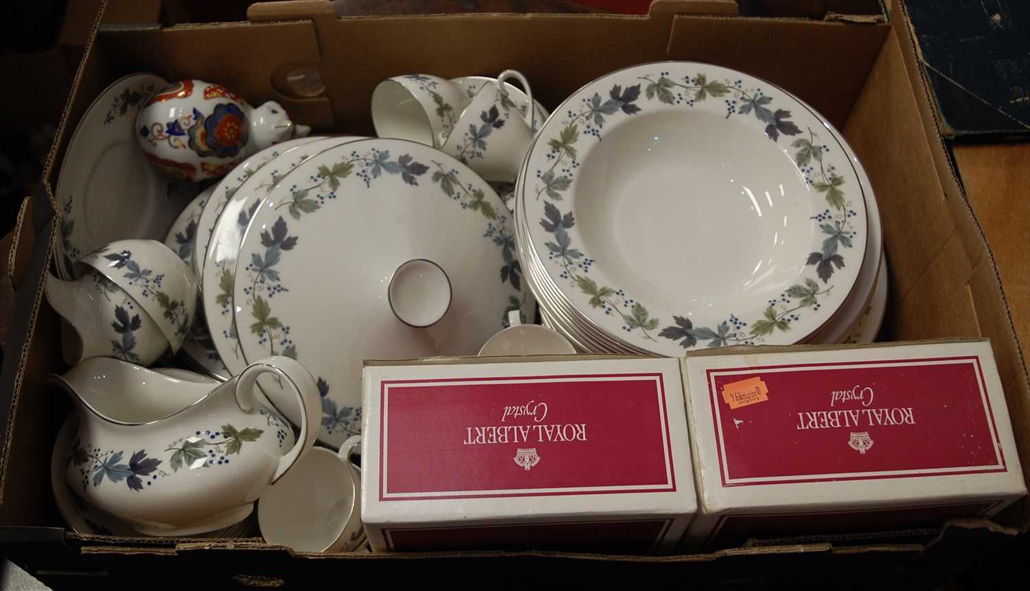 Lot 83 - A Royal Doulton part tea and dinner service in...