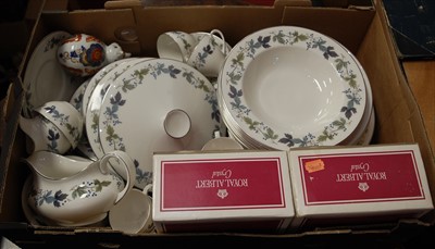 Lot 83 - A Royal Doulton part tea and dinner service in...