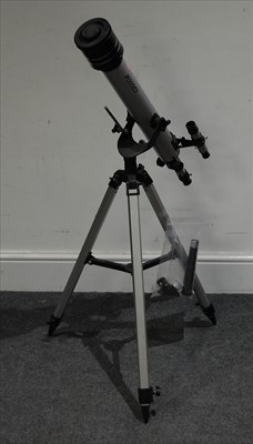 Lot 100 - A Jessops Model 60060 telescope on tripod