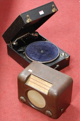 Lot 112 - A mid 20th century Bush bakelite cased radio...
