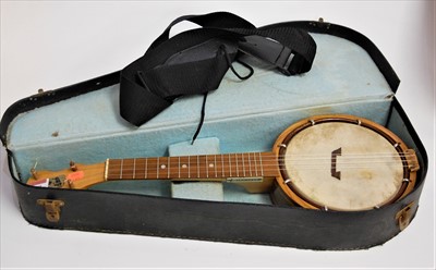 Lot 119 - A Keech ukulele/banjo No. 127 in fitted case