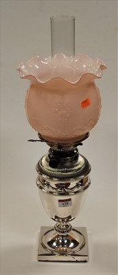 Lot 139 - A 20th century oil lamp, having pink...