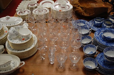 Lot 167 - A collection of miscellaneous glassware to...