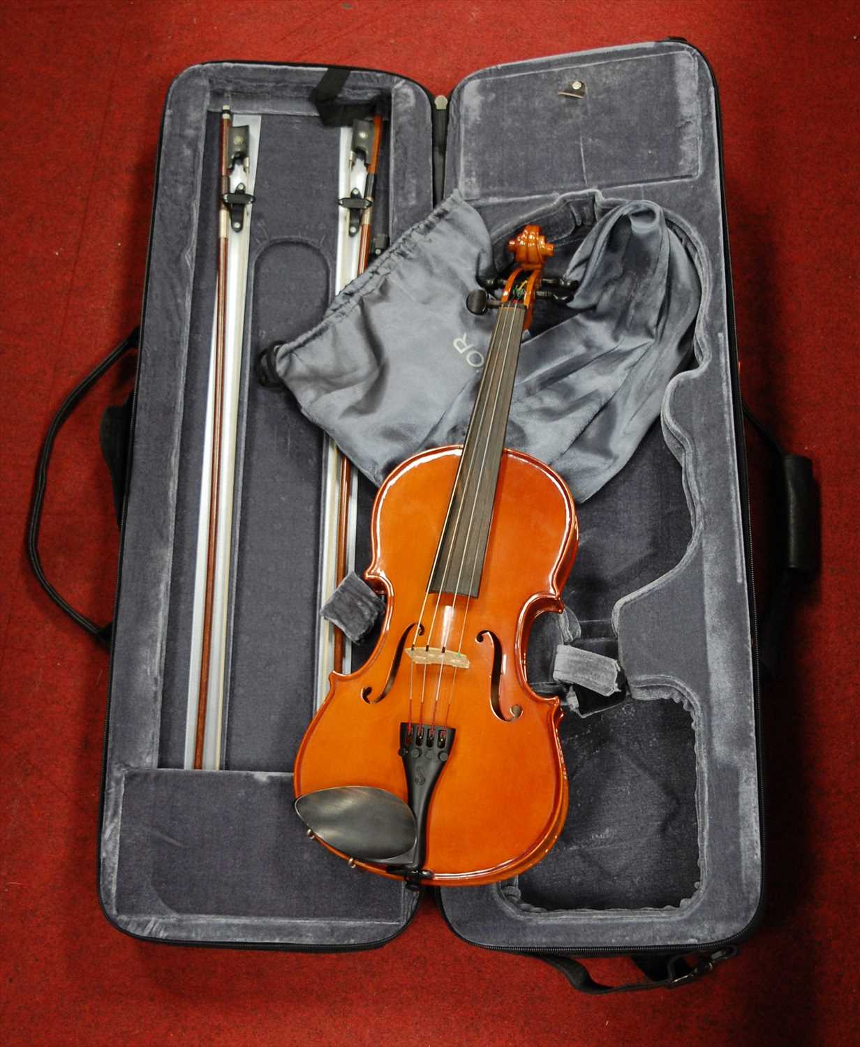 Lot 186 - A Stentor Conservatoire student's violin in...