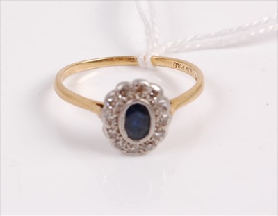 Lot 323 - A vintage 18ct gold sapphire and diamond...