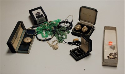 Lot 596 - A small collection of miscellaneous items to...