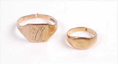 Lot 375 - A 9ct gold gent's signet ring, 2.7g (cut);...