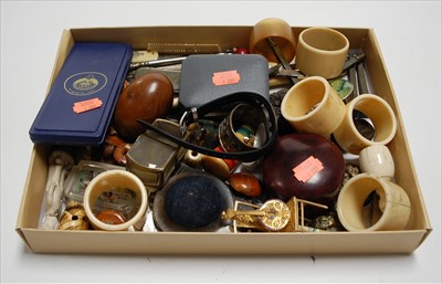 Lot 624 - A box of miscellaneous items, to include...