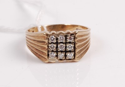 Lot 401 - A modern gent's 9ct gold diamond tablet ring,...