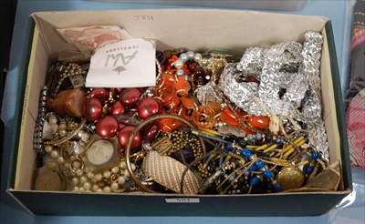 Lot 681 - A box of miscellaneous costume jewellery...