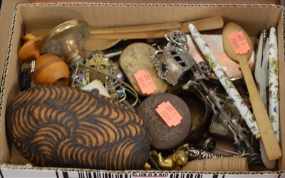 Lot 693 - A box of miscellaneous items, to include white...