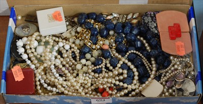 Lot 694 - A box of miscellaneous costume jewellery, to...