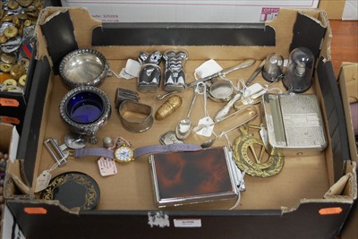 Lot 698 - A small collection of miscellaneous items, to...