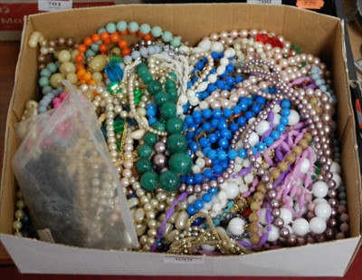 Lot 699 - A box of mainly modern costume jewellery, to...