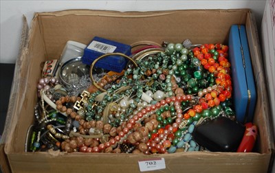 Lot 702 - A box of mainly modern costume jewellery, to...