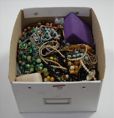 Lot 706 - A box of miscellaneous costume jewellery, to...