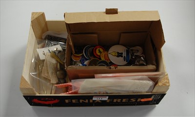 Lot 711 - A box of miscellaneous items, to include WW1...