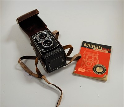 Lot 713 - A Roliflex rollercord camera, with camera guide