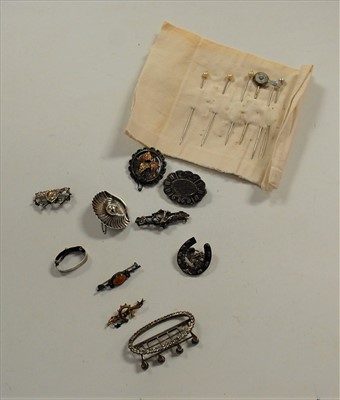 Lot 637 - A small collection of silver and white metal...