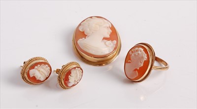 Lot 481 - A 9ct gold mounted carved shell cameo brooch,...