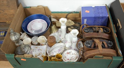 Lot 848 - A collection of ceramics and other items to...