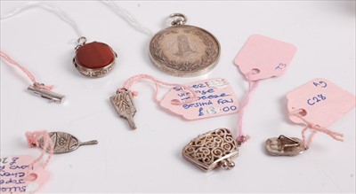 Lot 507 - A small quantity of silver jewellery, to...