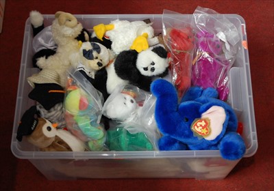 Lot 800 - A collection of Ty Beanie Babies