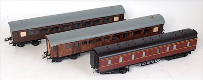 Lot 431 - 5 various makes coaches of mixed periods and...