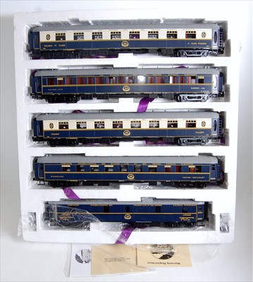 Lot 525 - A MTH trains Chapelan 4-6-2 engine and tender...