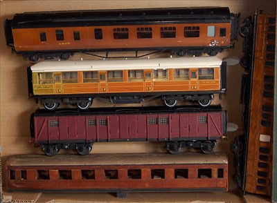 Lot 517 - Tray containing various mainly LNER related...