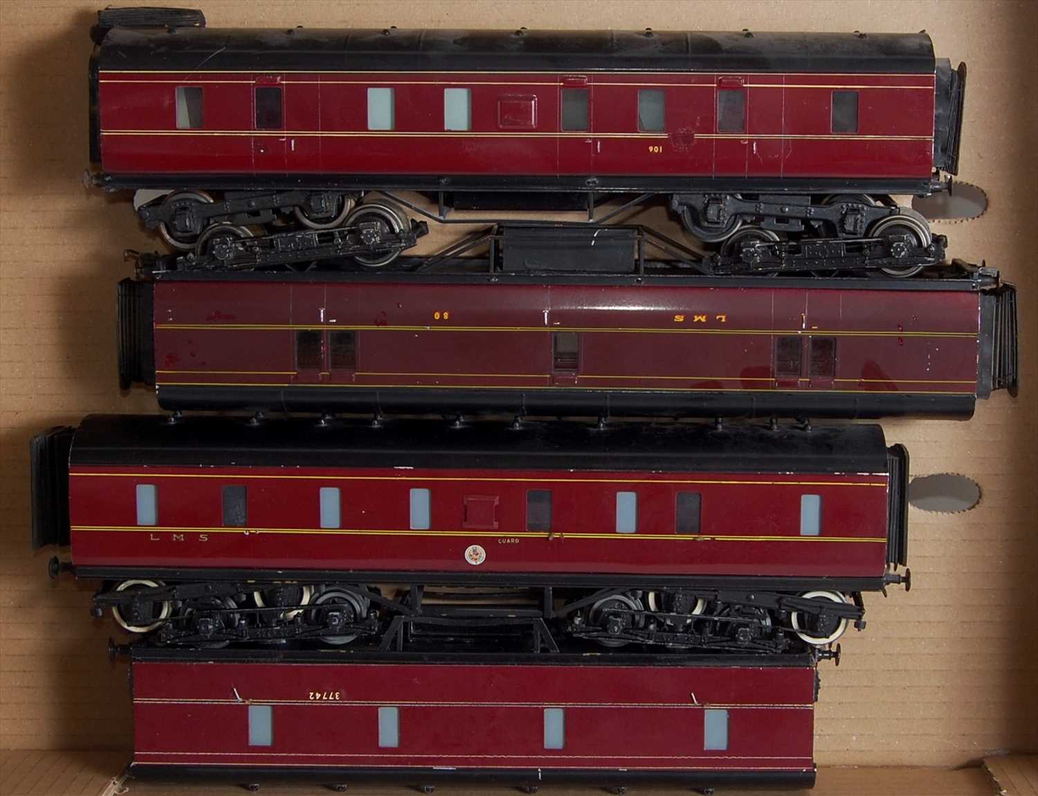 Lot 516 - Tray containing 4 various LMS corridor and non-...