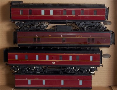 Lot 516 - Tray containing 4 various LMS corridor and non-...