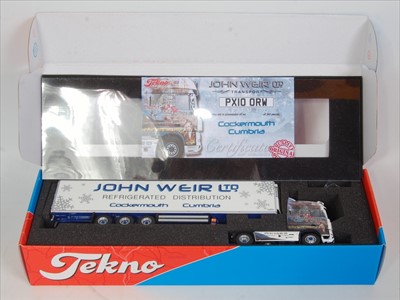Lot 2553 - A Tekno 1/50 scale model of a Daf XF tractor...