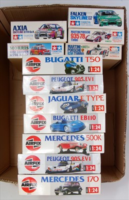 Lot 1596 - 12 various boxed Tamiya and Airfix 1/24 scale...