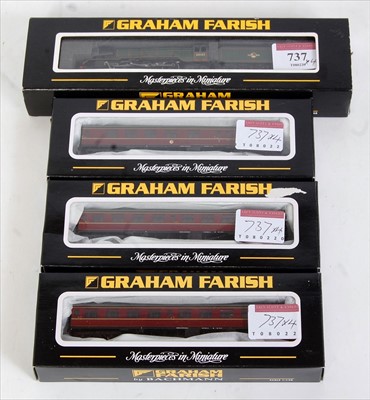 Lot 737 - A Graham Farish Bachmann N gauge ref. 372-378...