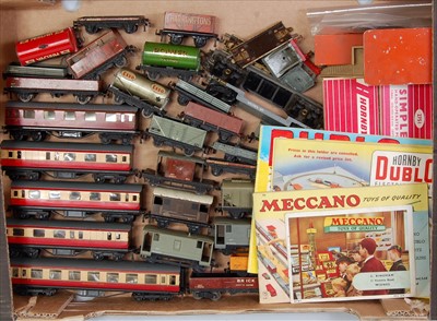 Lot 785 - Tray containing mixed Hornby Dublo and Trix...