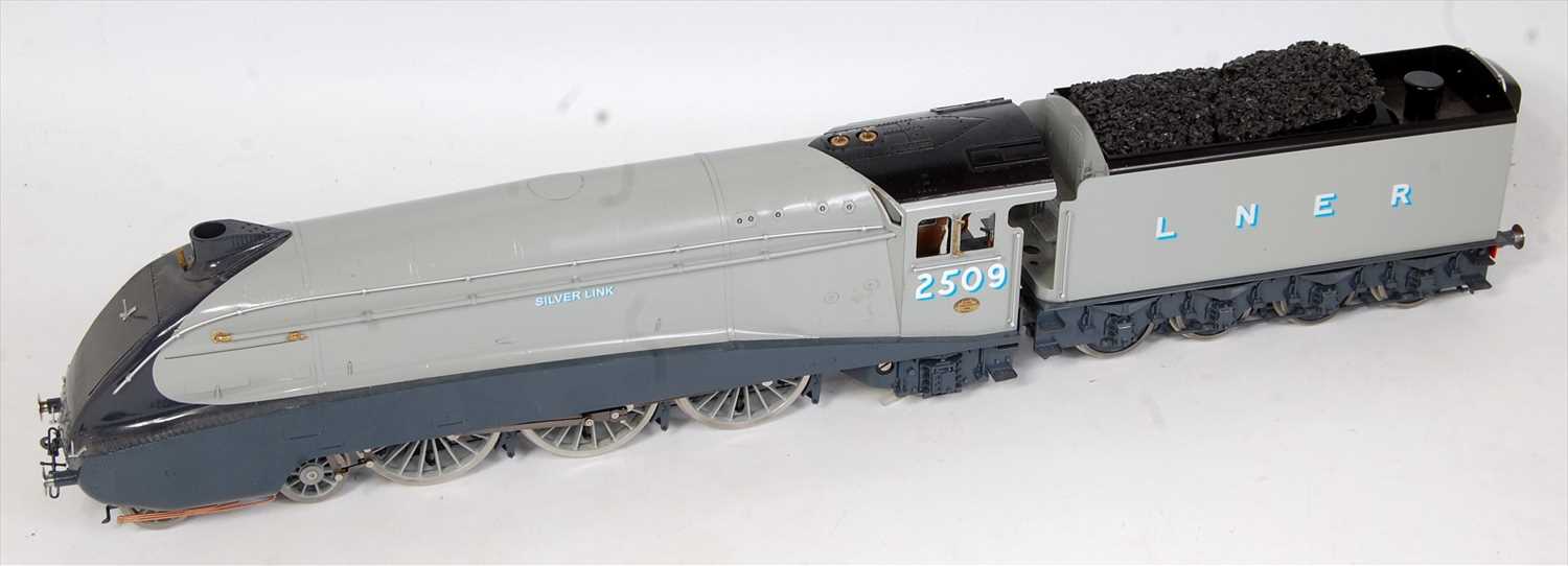 Lot 9 - A Bowande live steam UK Ltd gauge 1 model of a...