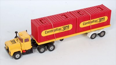 Lot 1622 - A Corgi Toys Mac lorry and container flatbed...