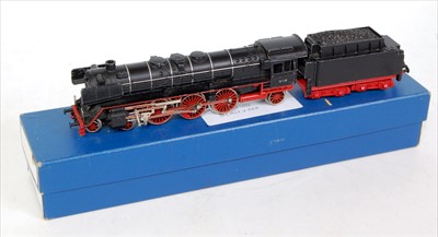 Lot 824 - Trix Express H0 D13 black 4-6-2 engine &...