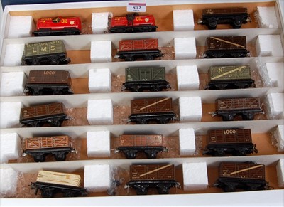 Lot 837 - Tray containing 18 pre-war Trix Twin wagons,...