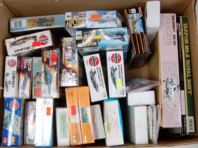 Lot 1476 - 28 various boxed and bagged mixed scale...